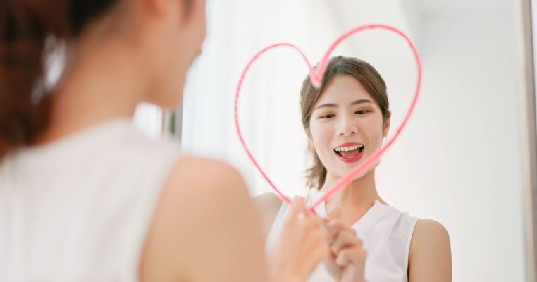 Tự nhận thức bản thân là yêu thương bản thân